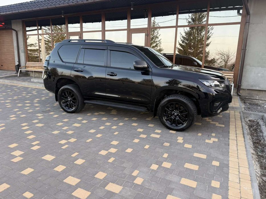 продам автомобіль TOYOTA LAND CRUISER PRADO