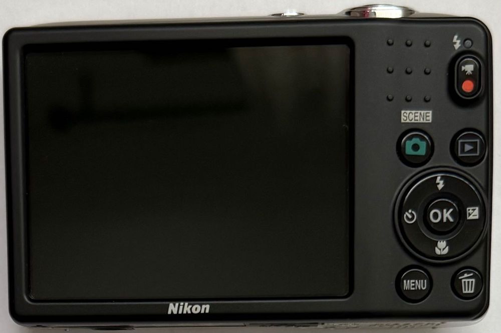 Máquina fotográfica digital Nikon Coolpix L25- como nova