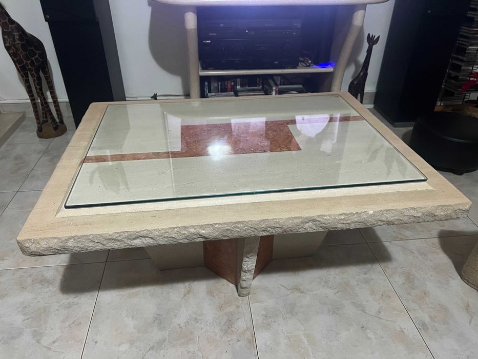 Mesa de centro em pedra