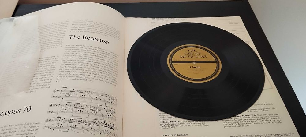 Vinil 33 1/3 rpm Chopin com revista antiga vida e obra incluída