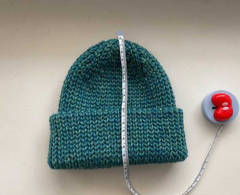 Zielona dziergana handmade czapka