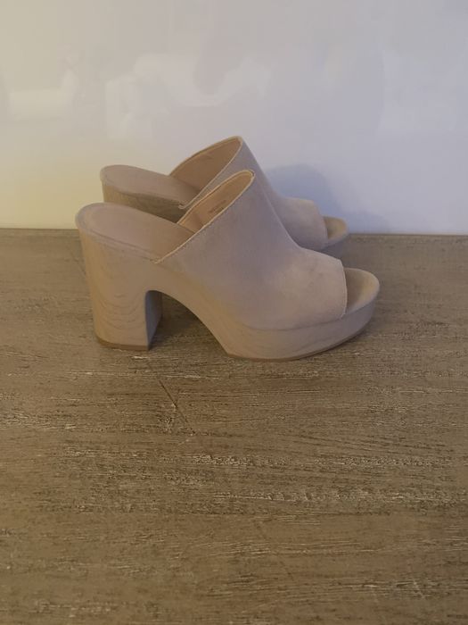 Sandalias em camurça  Zara