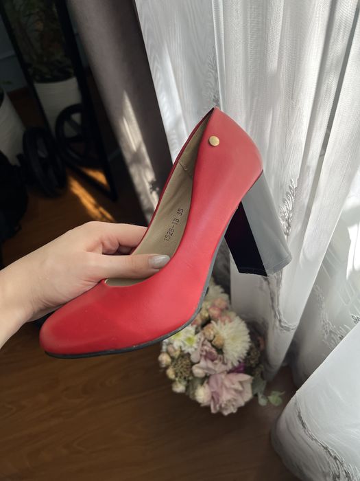 Туфлі жіночі червоні