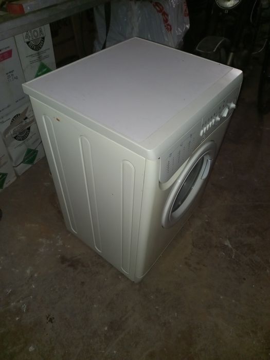 Пральна машина Indesit