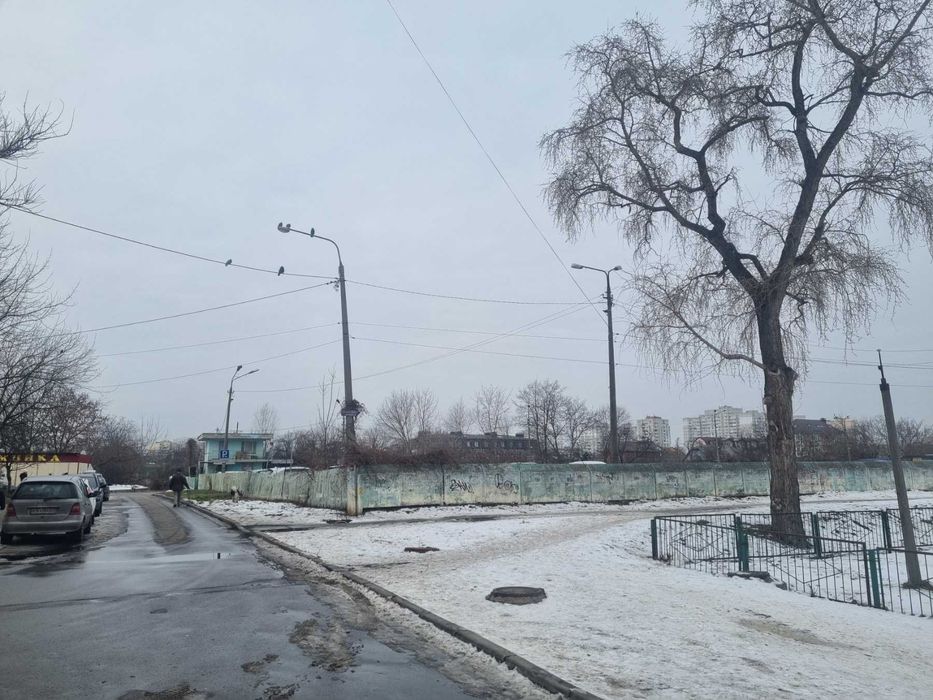 Здам в оренду паркомісця на вул. Чорнобильська, Осіння, від власника