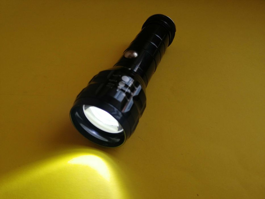 Latarka - led - zoom - kompas