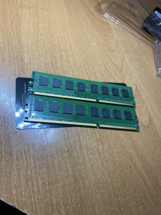 Две платы DDR3 1600 по 4 GB