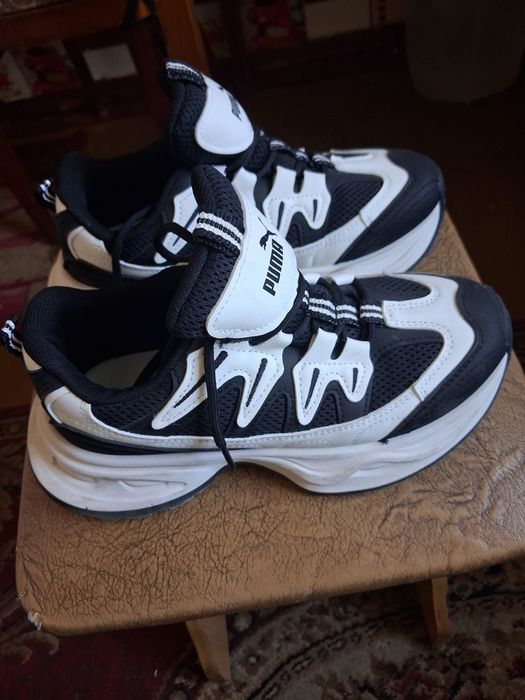 Продам жіночі кросівки