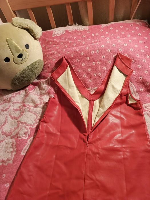 Червоне плаття-сарафан із еко-шкіри