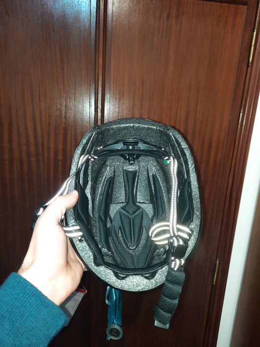 Vendo capacete e selim de bicicleta