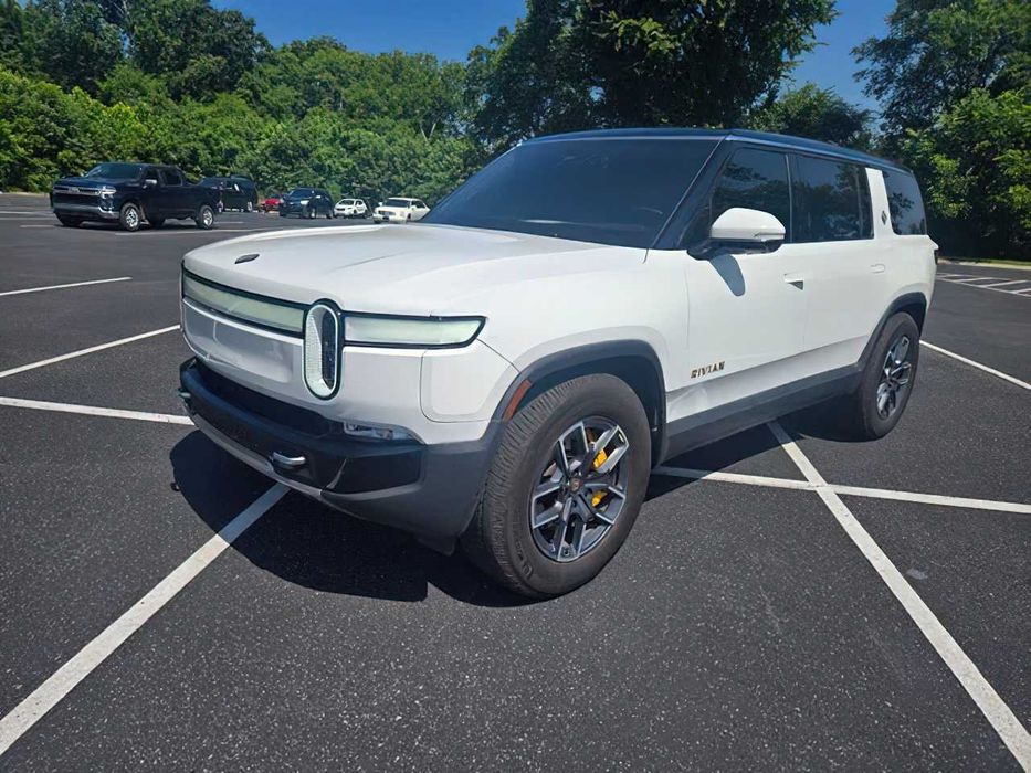 Rivian R1S      2024