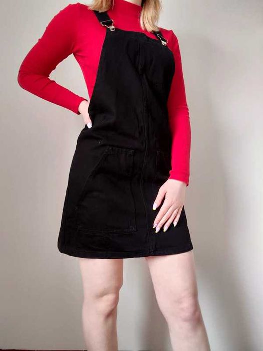 Czarna sukienka ogrodniczka