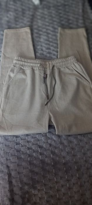 Spodnie beżowe !