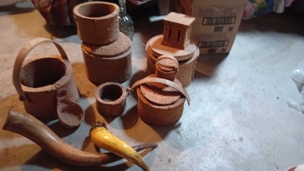 Tarros e ooutras peças  em cortiça