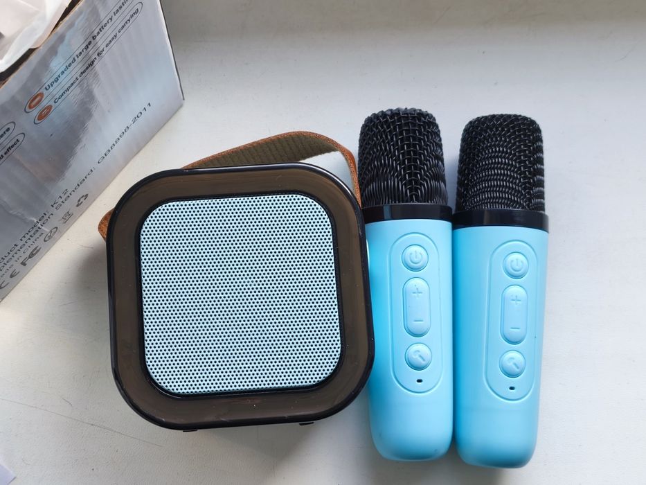 Колонка Bluetooth с микрофонами.