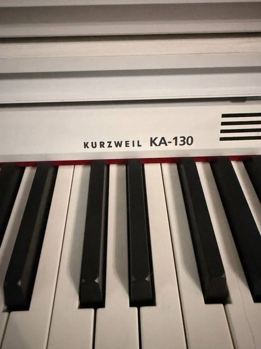 Електроне піаніно Kurzweil KA-130