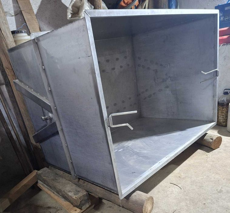 Vendo Tina para vindima em Inox 700€ + 2 cubas em inox 550 litros e 250 litros (300€ e 250€)