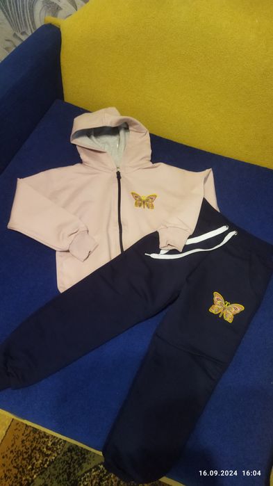 Новый спортивный костюм на девочку 3-4 года