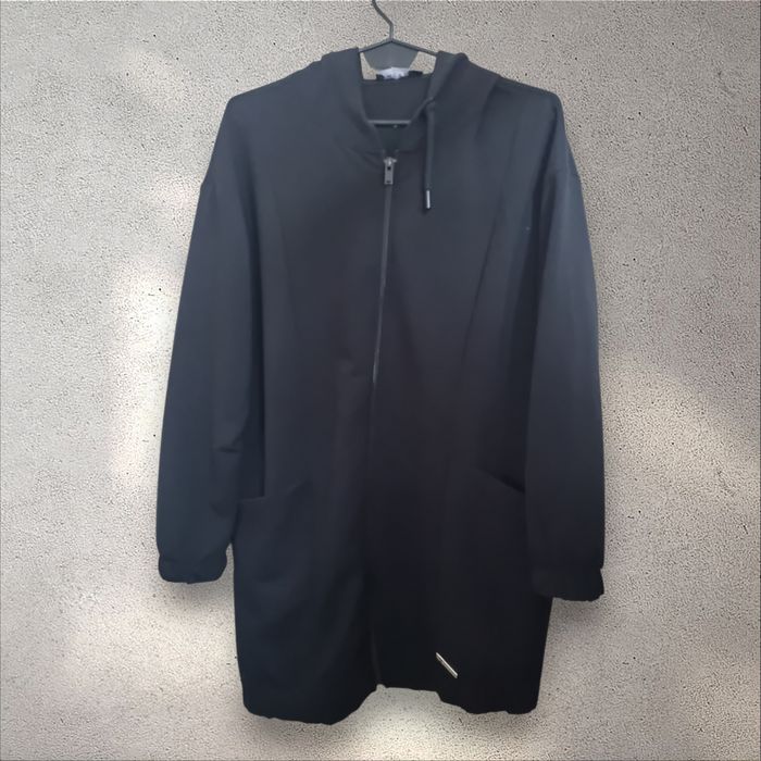 Czarna bluza damska z kapturem Moraj M