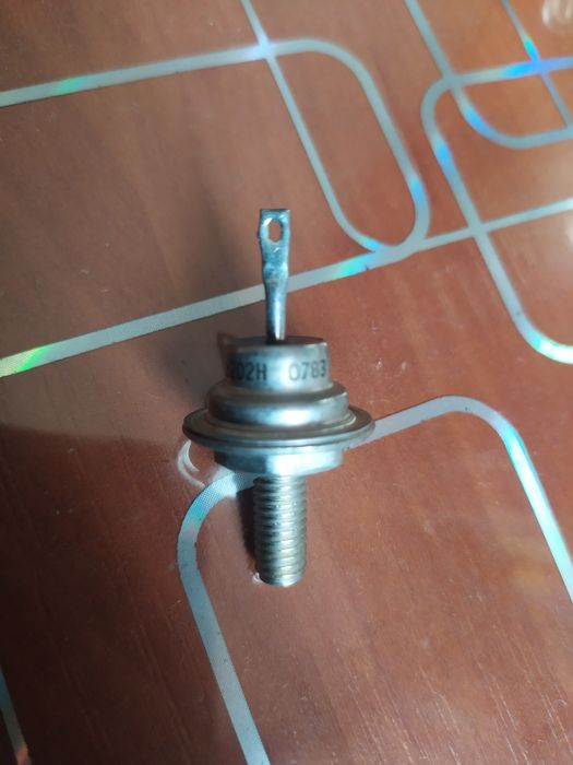 Тиристор КУ202Н кремниевый штыревой  структуры p-n-p-n