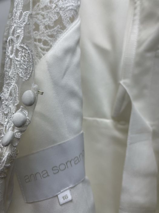 Сукня весільна зі шлейфом anna sorrano з мереживом розмір 16 xl