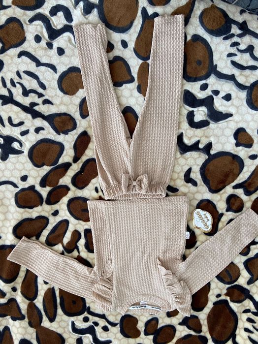 Костюм для дівчинки в бежевому кольорі