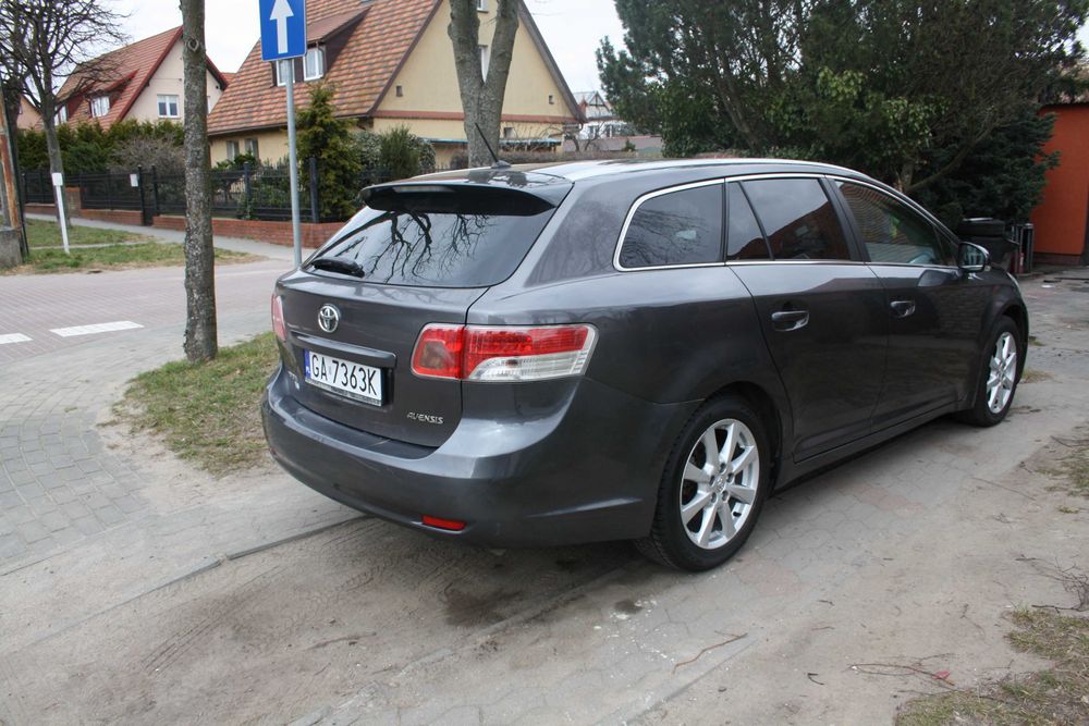 Avesis 2.0 d4d,kombi,2010r,ladny