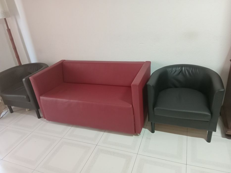 Sofá mais 2 cadeirons impecáveis