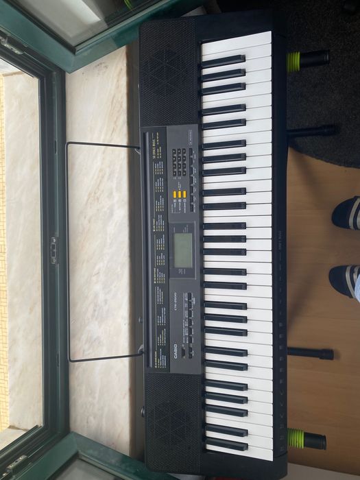 Teclado Casio CTK2500 e mesa de suporte