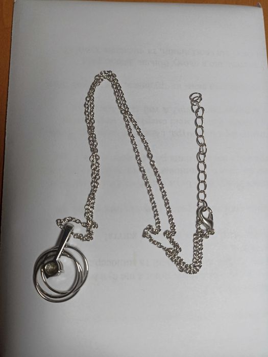 Ланцюжок із кристалом та трьома перснями