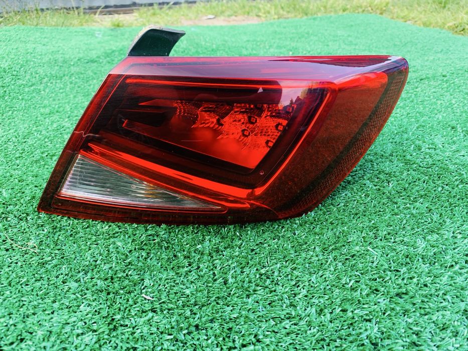 Lampa prawy tył Seat Leon III 3 LED 5 drzwi Hatchback 5F0945208C