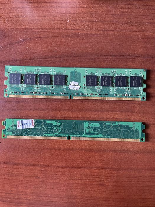 DDR2 1GB 800MHz.
