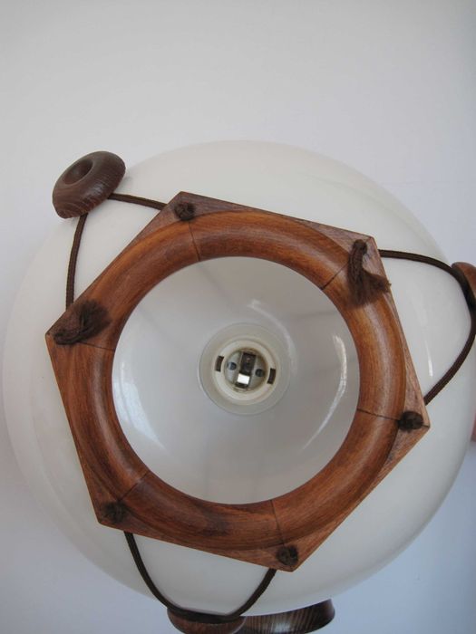 Lampa wisząca ze szklanym kloszem