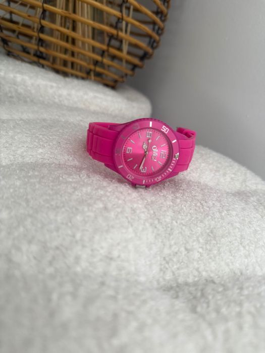 Różowy zegarek OMG