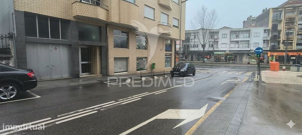 Garagem com 256m² no Centro de Vila Nova de Gaia