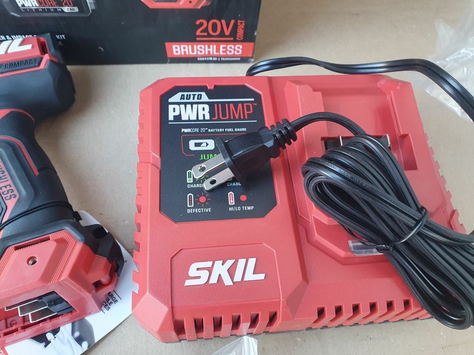 Зарядное устройство Skil QC536001, 20 В, 6 А,