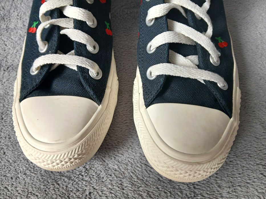 Converse Chuck Taylor All Star czarne z haftowanymi wiśniami wiśnie r. 37,5