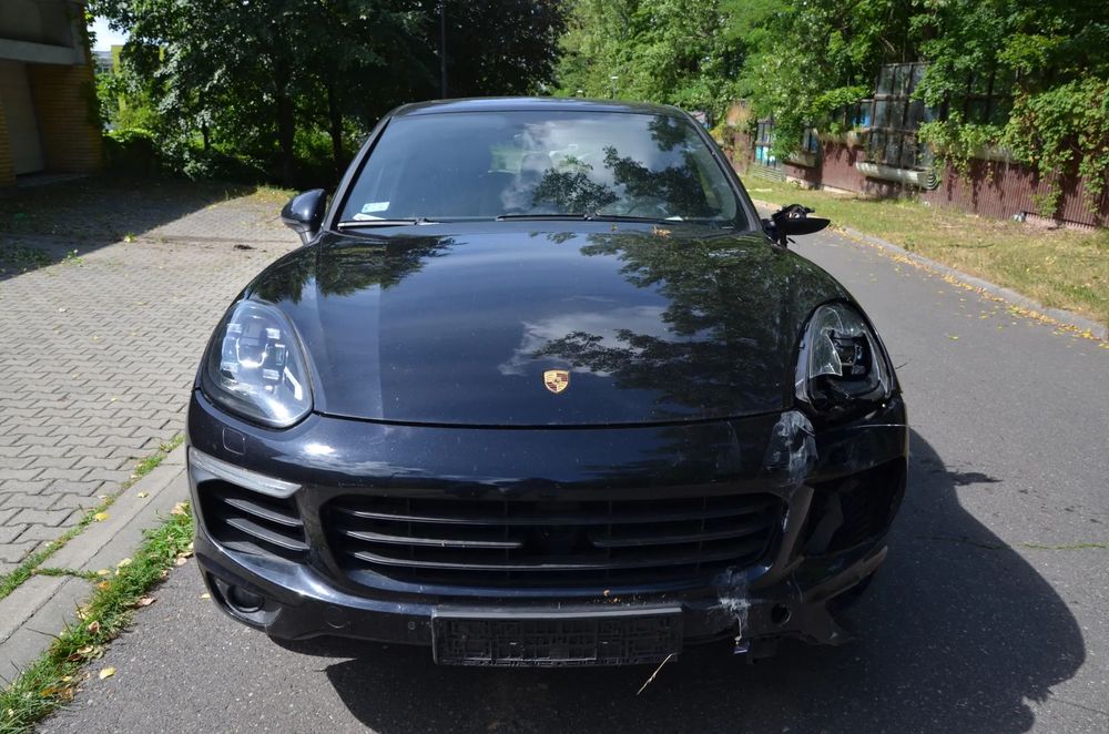 Porsche Cayenne uszkodzony Porsche Cayenne II Platinum Edition