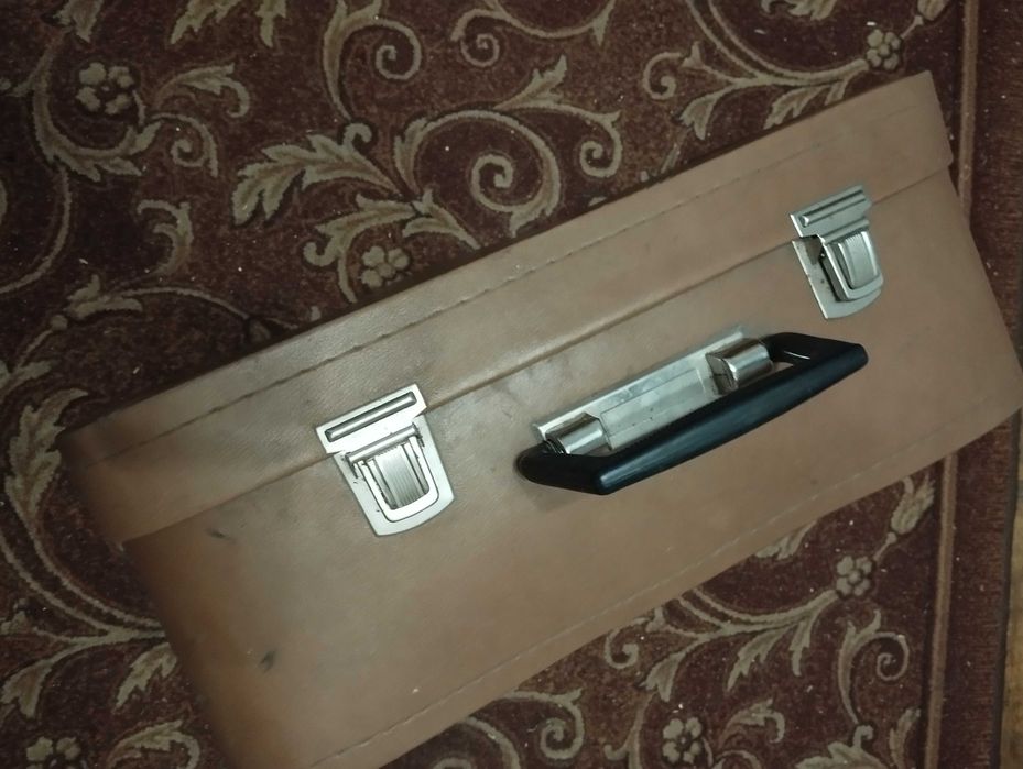 Продам швейну машинку