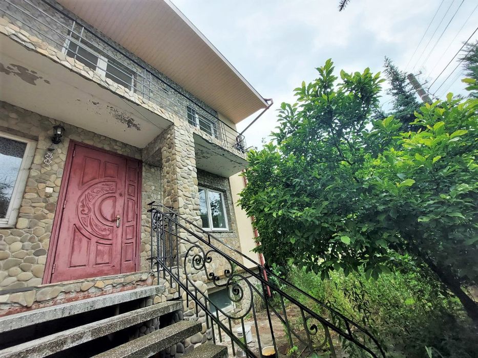 Продаж будинок 3 поверхи, 435 м², вул. Польова, м. Пустомити