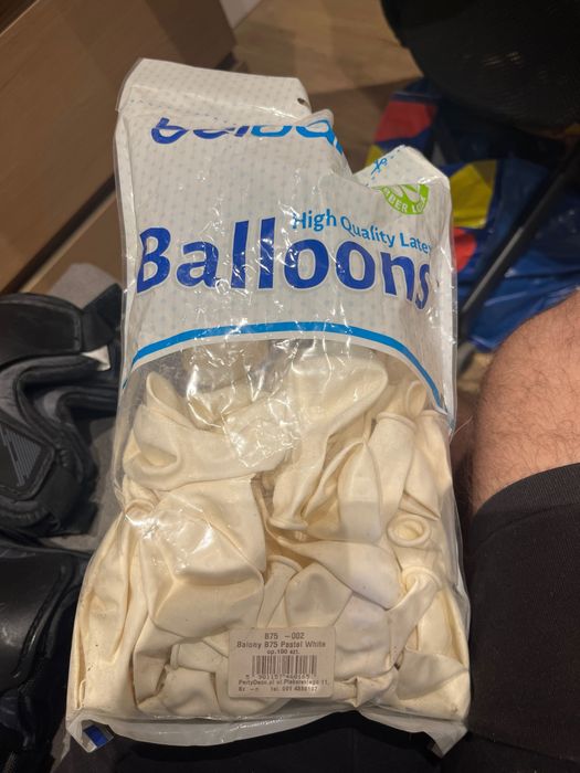 Białe balony około 50 sztuk