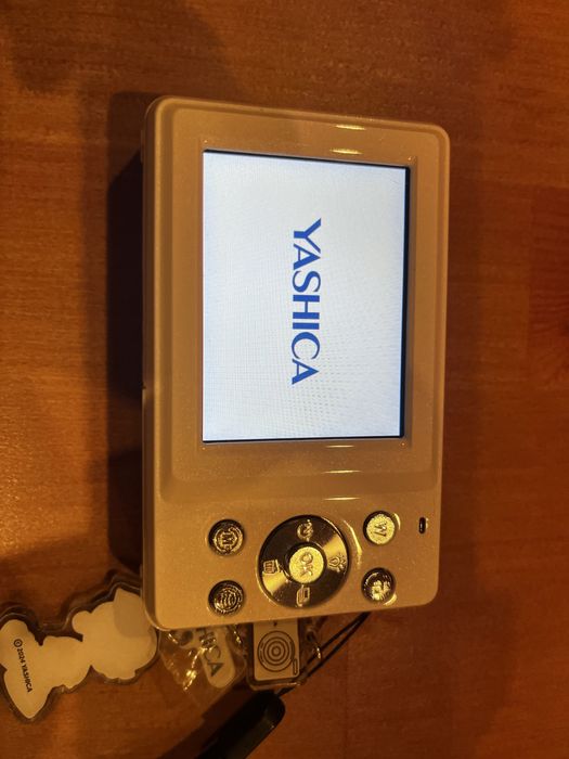 Camera Yashica DigiPix 100 Branca