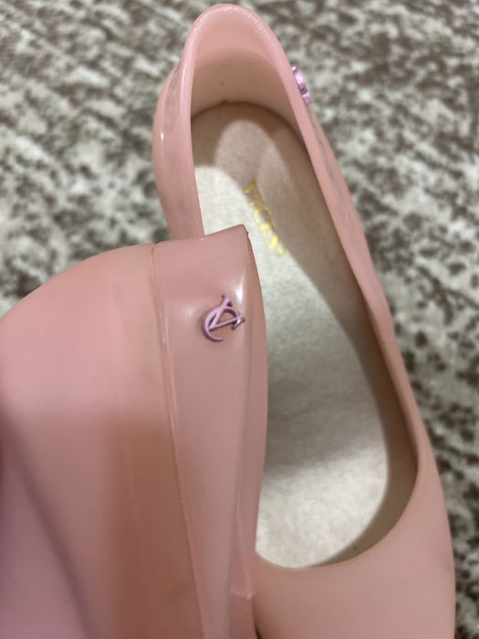 Жіночі сандалі, босоніжки, туфлі vices