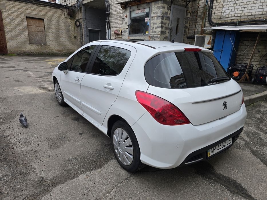 Peugeot 308 2011 г.   1.6D MT дизель