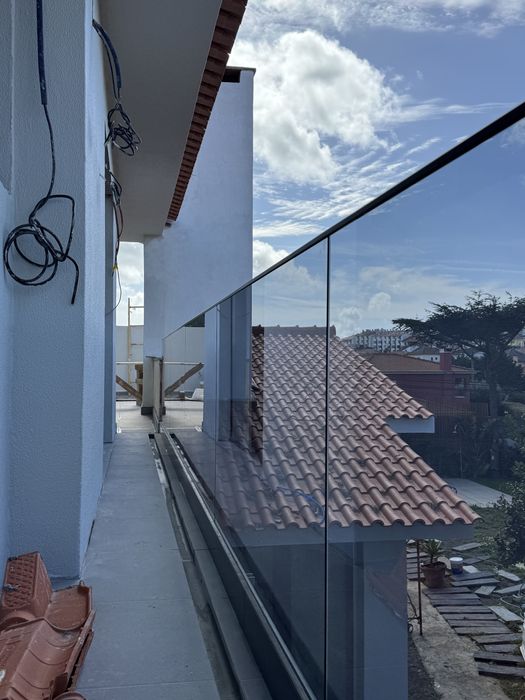 JCampos - Caixilharia / Serralharia / Guarda corpos em vidro