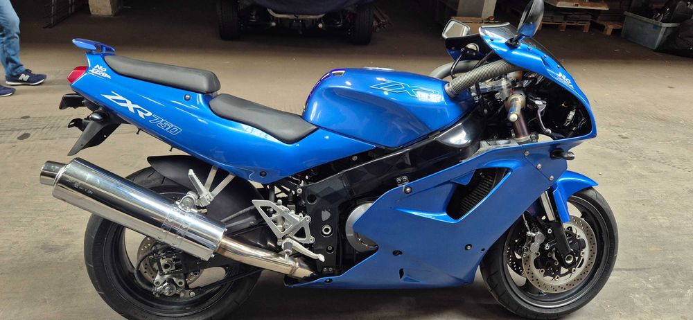 Kawasaki zxr 750 J