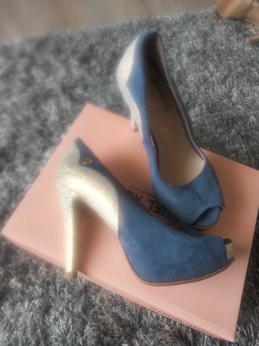 Sapatos pele e camurça azul com brilho 35