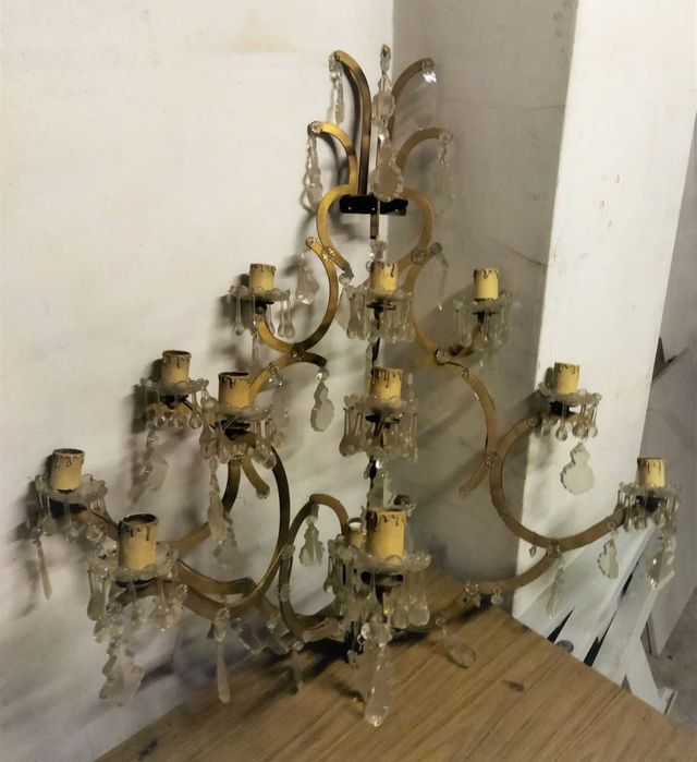 Vários candeeiros e Quadros grandes