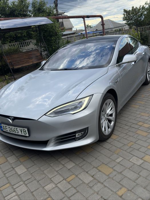 Продам Tesla S 2017
