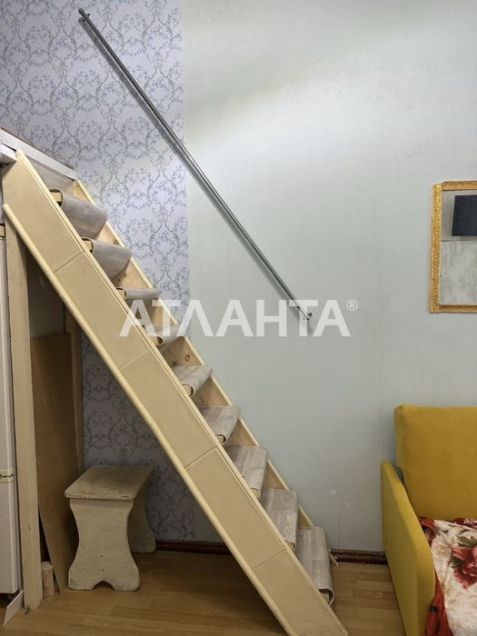 Продам двухуровневую комнату  в центре